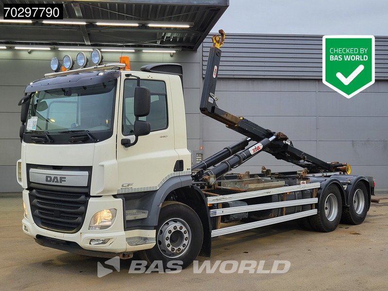 DAF CF 440 6X2 HYVA 22-60-S Hooklift Lift Axle Automatic ACC Euro 6 - Camion ampliroll: photos 1 DAF CF 440 6X2 HYVA 22-60-S Hooklift Lift Axle Automatic ACC Euro 6 - Camion ampliroll: photos 1