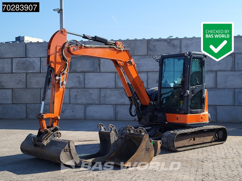 Hitachi ZX55U-6CLR A/C - 3 BUCKETS - Mini pelle: photos 1 Hitachi ZX55U-6CLR A/C - 3 BUCKETS - Mini pelle: photos 1