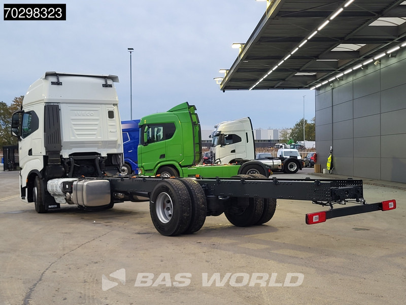 Iveco S-Way 420 4X2 NEW! Chassis, Automatic Standklima 2xTanks Euro 6 - Châssis cabine: photos 2 Iveco S-Way 420 4X2 NEW! Chassis, Automatic Standklima 2xTanks Euro 6 - Châssis cabine: photos 2