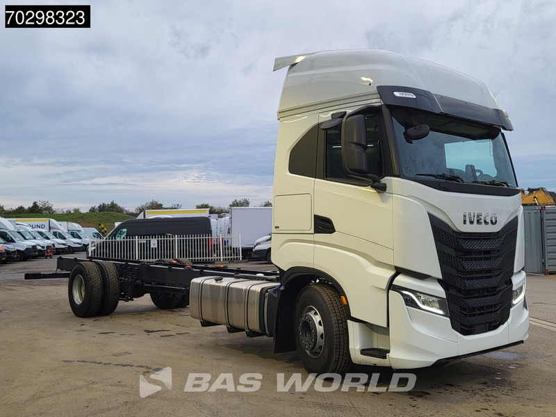 Iveco S-Way 420 4X2 NEW! Chassis, Automatic Standklima 2xTanks Euro 6 - Châssis cabine: photos 3 Iveco S-Way 420 4X2 NEW! Chassis, Automatic Standklima 2xTanks Euro 6 - Châssis cabine: photos 3