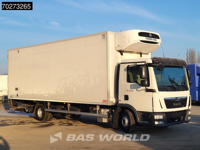 MAN TGL 12.250 4X2 12t Thermo King T1000-R Ladebordwand Automatic Euro 6 - Camion frigorifique: photos 3 MAN TGL 12.250 4X2 12t Thermo King T1000-R Ladebordwand Automatic Euro 6 - Camion frigorifique: photos 3