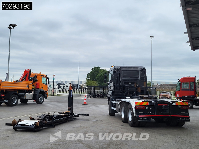 MAN TGS 33.510 TGS 6X6 20t AJK hooklift with 5th wheel Wechselsystem Retarder Automatic Euro 6 - Camion ampliroll: photos 3 MAN TGS 33.510 TGS 6X6 20t AJK hooklift with 5th wheel Wechselsystem Retarder Automatic Euro 6 - Camion ampliroll: photos 3