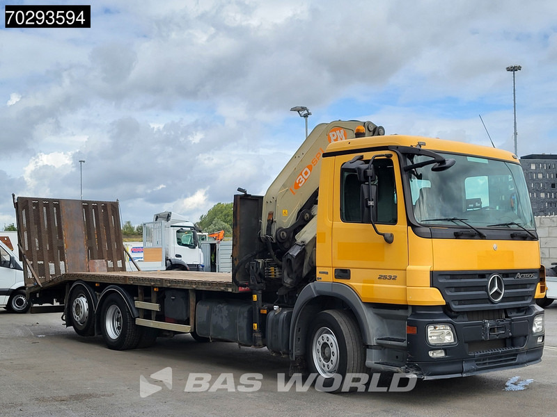 Camion plateau, Camion grue Mercedes-Benz Actros 2532 6X2 PM 30 T/M Crane Kran Remote Lift+Steering Axle 3-Pedals: photos 11 Camion plateau, Camion grue Mercedes-Benz Actros 2532 6X2 PM 30 T/M Crane Kran Remote Lift+Steering Axle 3-Pedals: photos 11