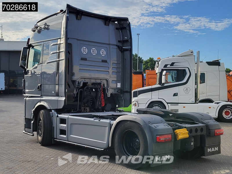 MAN TGX 18.520 4X2 Individual Lion S! GX Retarder Full-Air 2x Tanks Navi LED ACC Euro 6 - Tracteur routier: photos 2 MAN TGX 18.520 4X2 Individual Lion S! GX Retarder Full-Air 2x Tanks Navi LED ACC Euro 6 - Tracteur routier: photos 2