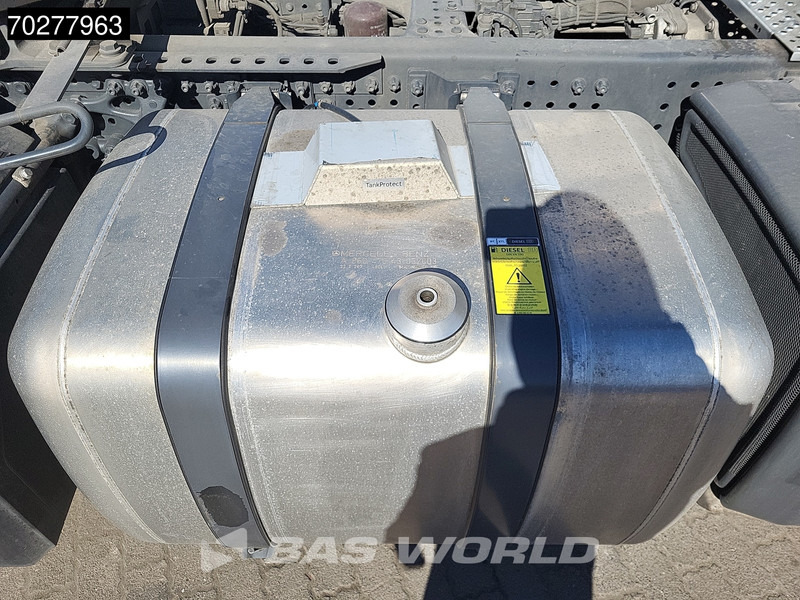 Tracteur routier Mercedes-Benz Actros 1851 Actros 4X2 BigSpace 2x Tanks: photos 6
