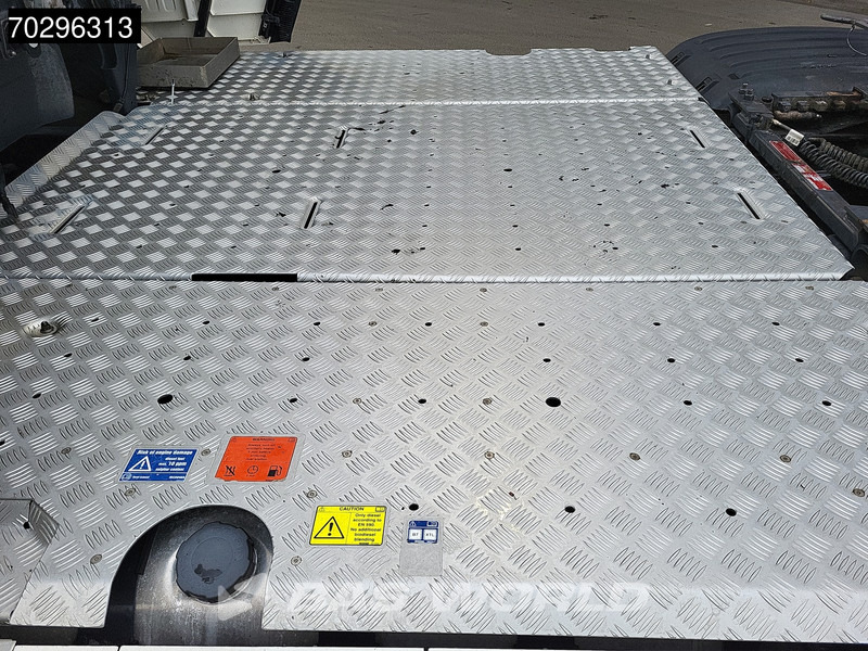 Scania R590 6X2 WB315! Retarder Full-Air 2xTanks Leather ACC Navi LED Euro 6 - Tracteur routier: photos 5 Scania R590 6X2 WB315! Retarder Full-Air 2xTanks Leather ACC Navi LED Euro 6 - Tracteur routier: photos 5