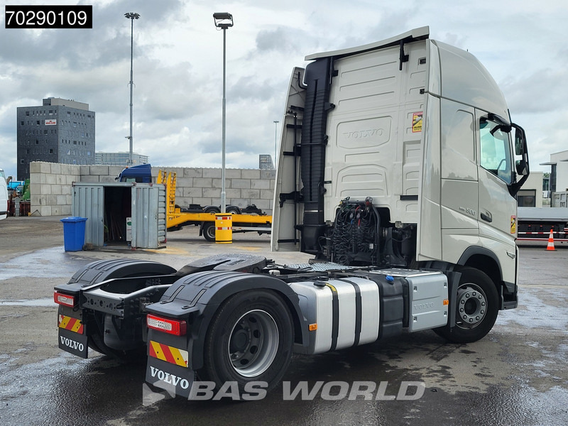 Volvo FH 500 4X2 XL VEB+ 2xTanks Navi LED ACC Euro 6 - Tracteur routier: photos 5 Volvo FH 500 4X2 XL VEB+ 2xTanks Navi LED ACC Euro 6 - Tracteur routier: photos 5