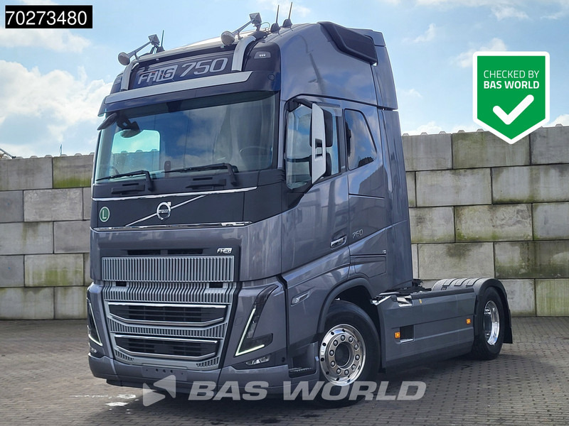 Volvo FH16 750 4X2 2x Tanks Standklima ACC Alcoa's LED - Tracteur routier: photos 1 Volvo FH16 750 4X2 2x Tanks Standklima ACC Alcoa's LED - Tracteur routier: photos 1