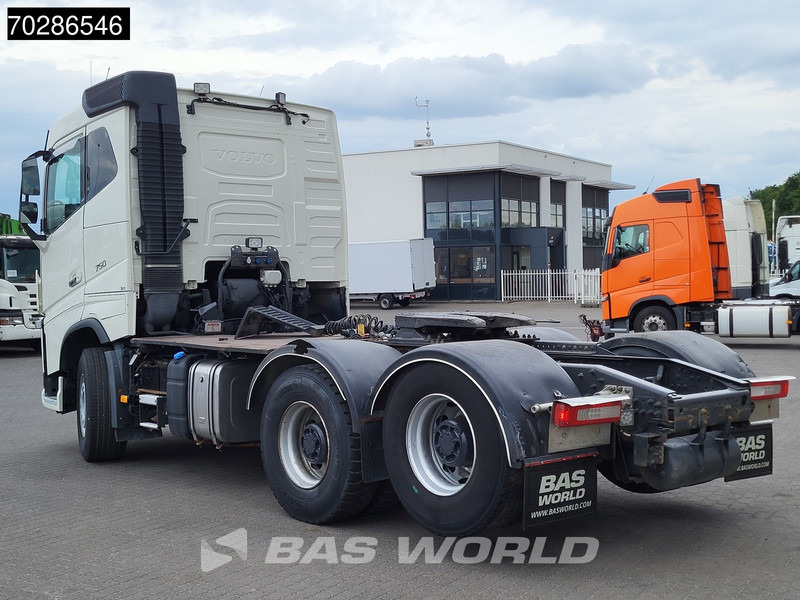 Volvo FH16 750 FH16 6X4 Retarder Big-Axle Xenon Liftaxle Euro 6 - Tracteur routier: photos 2 Volvo FH16 750 FH16 6X4 Retarder Big-Axle Xenon Liftaxle Euro 6 - Tracteur routier: photos 2