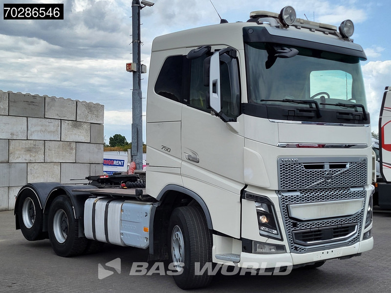 Volvo FH16 750 FH16 6X4 Retarder Big-Axle Xenon Liftaxle Euro 6 - Tracteur routier: photos 3 Volvo FH16 750 FH16 6X4 Retarder Big-Axle Xenon Liftaxle Euro 6 - Tracteur routier: photos 3