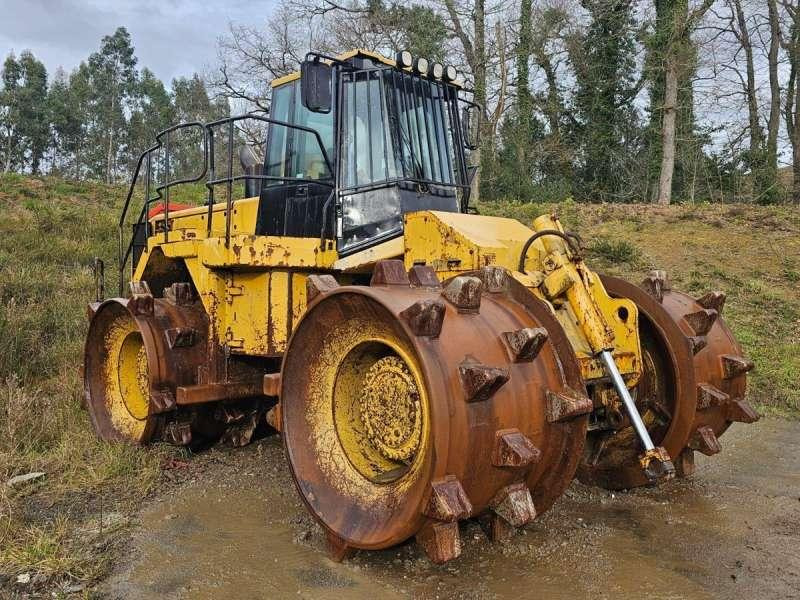Caterpillar 826GII - Compacteur à pieds de mouton/ Monocylindre: photos 1 Caterpillar 826GII - Compacteur à pieds de mouton/ Monocylindre: photos 1