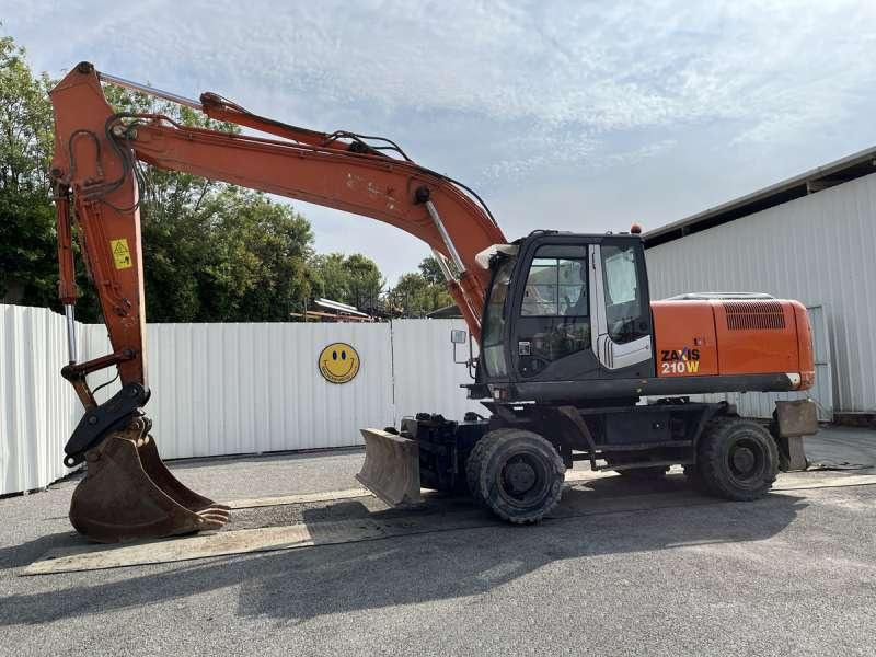 Hitachi ZX210W-3 - Pelle sur pneus: photos 1 Hitachi ZX210W-3 - Pelle sur pneus: photos 1