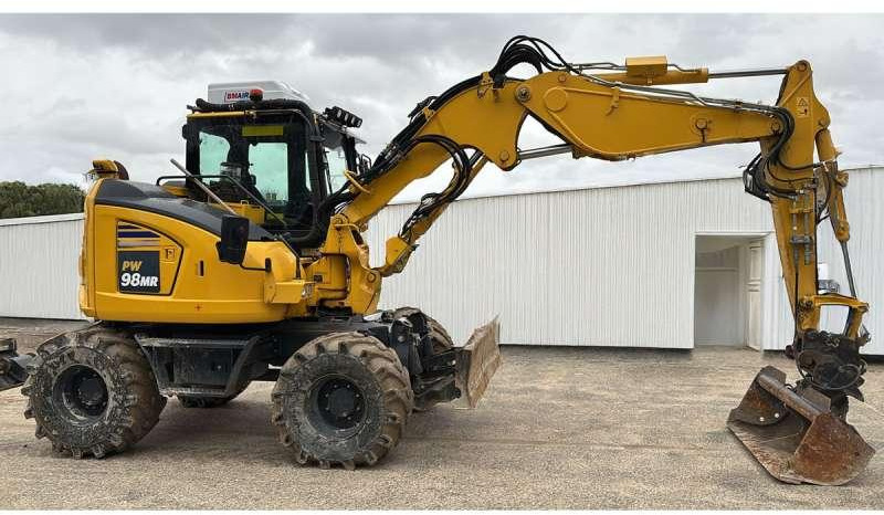 Komatsu PW98MR-11E0 - Pelle sur pneus: photos 1 Komatsu PW98MR-11E0 - Pelle sur pneus: photos 1