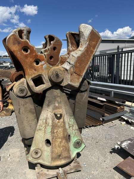 MONTABERT Lot 2 Croc Béton - Cisaille de démolition: photos 1 MONTABERT Lot 2 Croc Béton - Cisaille de démolition: photos 1