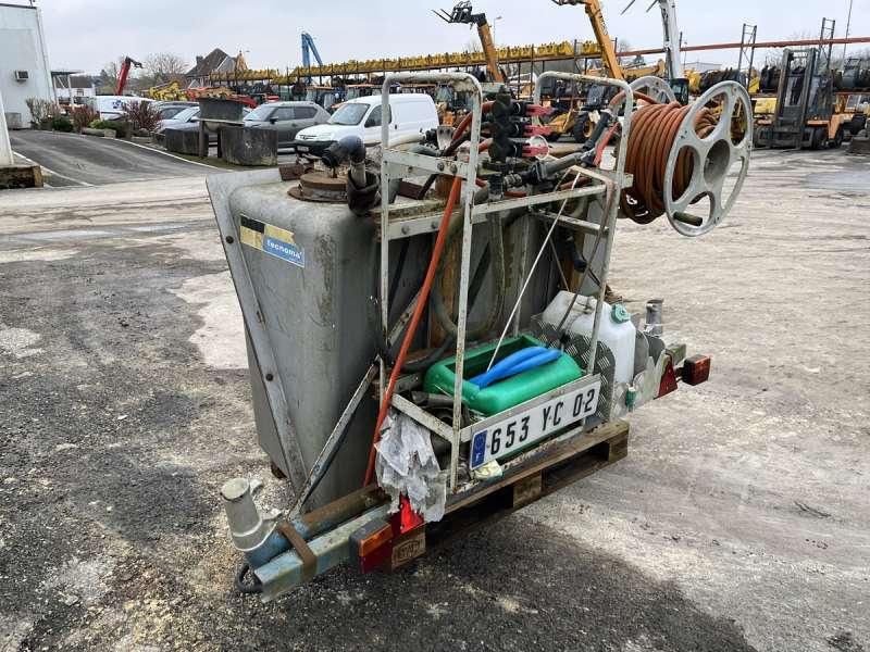 Tecnoma CUVE DE TRAITEMENT PHYTO - Pulvé porté: photos 4 Tecnoma CUVE DE TRAITEMENT PHYTO - Pulvé porté: photos 4