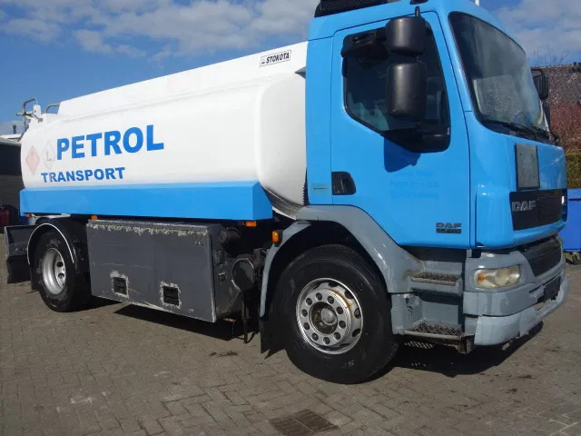 DAF LF 55.220 12000 LITER MANUAL GEARBOX - Camion citerne: photos 2 DAF LF 55.220 12000 LITER MANUAL GEARBOX - Camion citerne: photos 2