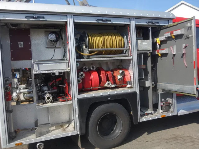 MAN 15 224-with winch 2500liter water tank,ziegler pomp - Camion de pompier: photos 3 MAN 15 224-with winch 2500liter water tank,ziegler pomp - Camion de pompier: photos 3