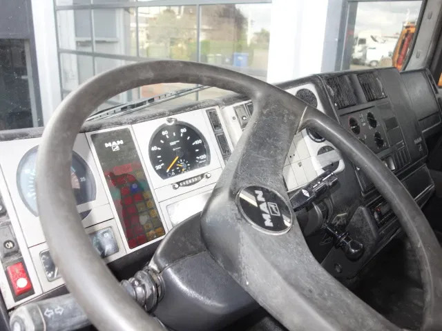 Camion ampliroll MAN 35-364 8X4: photos 10 Camion ampliroll MAN 35-364 8X4: photos 10