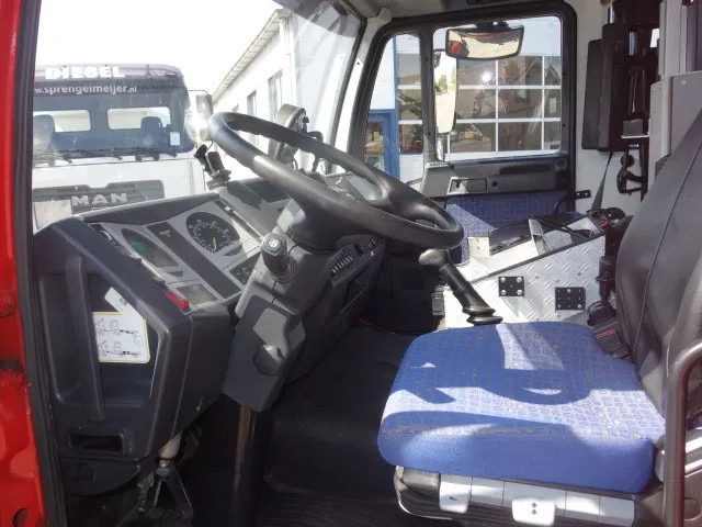 Camion de pompier MAN LE 220C GODIVA POMP 2000 LITER TANK,MANUAL GEARBOX: photos 11 Camion de pompier MAN LE 220C GODIVA POMP 2000 LITER TANK,MANUAL GEARBOX: photos 11