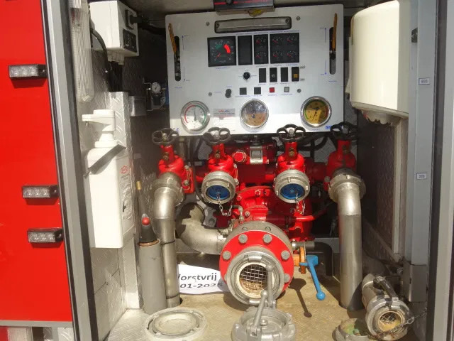 Camion de pompier MAN LE 220C GODIVA POMP 2000 LITER TANK,MANUAL GEARBOX: photos 6 Camion de pompier MAN LE 220C GODIVA POMP 2000 LITER TANK,MANUAL GEARBOX: photos 6