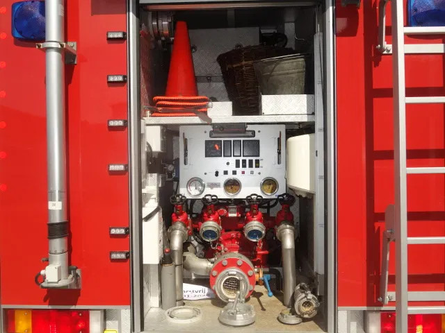 MAN LE 220C GODIVA POMP 2000 LITER TANK,MANUAL GEARBOX - Camion de pompier: photos 2 MAN LE 220C GODIVA POMP 2000 LITER TANK,MANUAL GEARBOX - Camion de pompier: photos 2