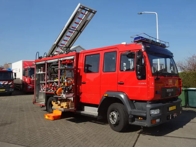 MAN LE 250 godiva pump with holmatro set - Camion de pompier: photos 1 MAN LE 250 godiva pump with holmatro set - Camion de pompier: photos 1