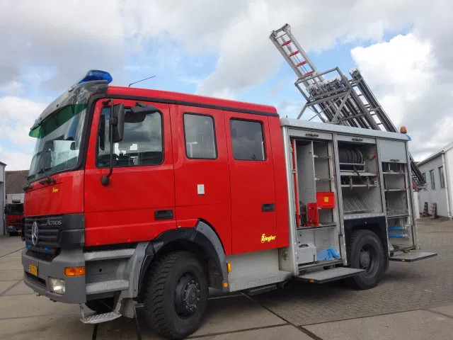 Mercedes-Benz Actros 1831 4X4 ZIEGLER BOMBEROS POMP,2500 L TANK - Camion de pompier: photos 1 Mercedes-Benz Actros 1831 4X4 ZIEGLER BOMBEROS POMP,2500 L TANK - Camion de pompier: photos 1