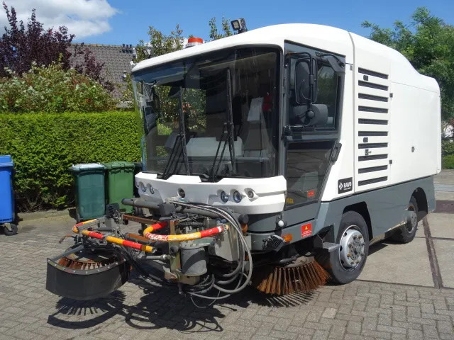 Ravo 540 3E BORSTEL EURO5 - Balayeuse de voirie: photos 2 Ravo 540 3E BORSTEL EURO5 - Balayeuse de voirie: photos 2
