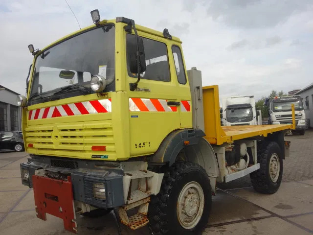 Renault TRM 4X4 MET HYDROLIEKAANSLUITING VOOR BUMPER - Camion fourgon: photos 2 Renault TRM 4X4 MET HYDROLIEKAANSLUITING VOOR BUMPER - Camion fourgon: photos 2