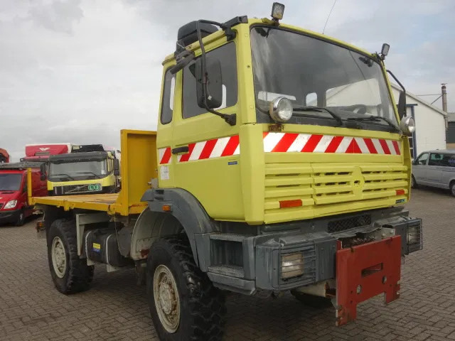 Renault TRM 4X4 MET HYDROLIEKAANSLUITING VOOR BUMPER - Camion fourgon: photos 1 Renault TRM 4X4 MET HYDROLIEKAANSLUITING VOOR BUMPER - Camion fourgon: photos 1