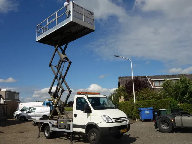 Iveco 40C12 - Véhicule utilitaire: photos 1 Iveco 40C12 - Véhicule utilitaire: photos 1