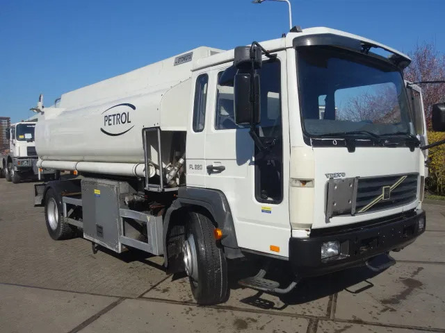 Volvo FL 240 220PK 12000 LITER STEELSPRINGS - Camion citerne: photos 1 Volvo FL 240 220PK 12000 LITER STEELSPRINGS - Camion citerne: photos 1