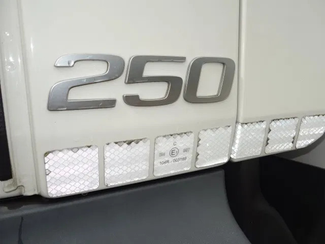 Volvo FL FL250 isothermic box - Camion fourgon: photos 2 Volvo FL FL250 isothermic box - Camion fourgon: photos 2