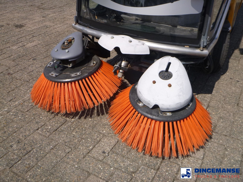 Balayeuse de voirie Applied sweeper Green machine 636: photos 10