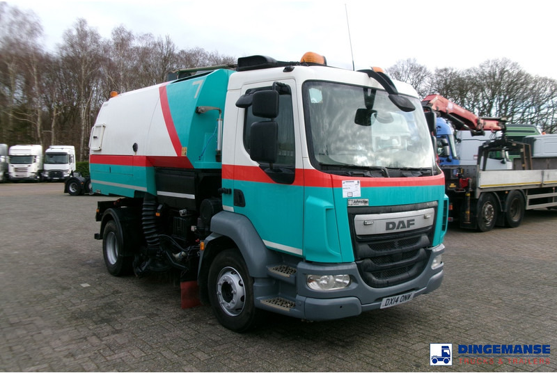 DAF LF 55.220 4X2 Johnston street sweeper - Balayeuse de voirie: photos 2 DAF LF 55.220 4X2 Johnston street sweeper - Balayeuse de voirie: photos 2