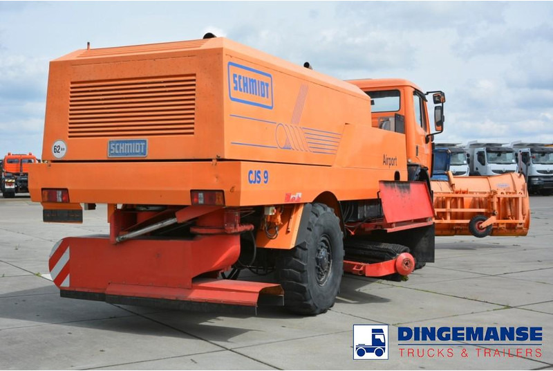 Mercedes-Benz SK 2031 4x4x4 Schmidt CJS9 airport sweeper snow plough - Engin de déneigement: photos 3 Mercedes-Benz SK 2031 4x4x4 Schmidt CJS9 airport sweeper snow plough - Engin de déneigement: photos 3
