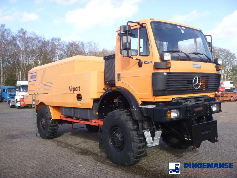 Mercedes-Benz SK 2031 4x4x4 Schmidt CJS9 airport sweeper snow plough - Engin de déneigement: photos 5 Mercedes-Benz SK 2031 4x4x4 Schmidt CJS9 airport sweeper snow plough - Engin de déneigement: photos 5