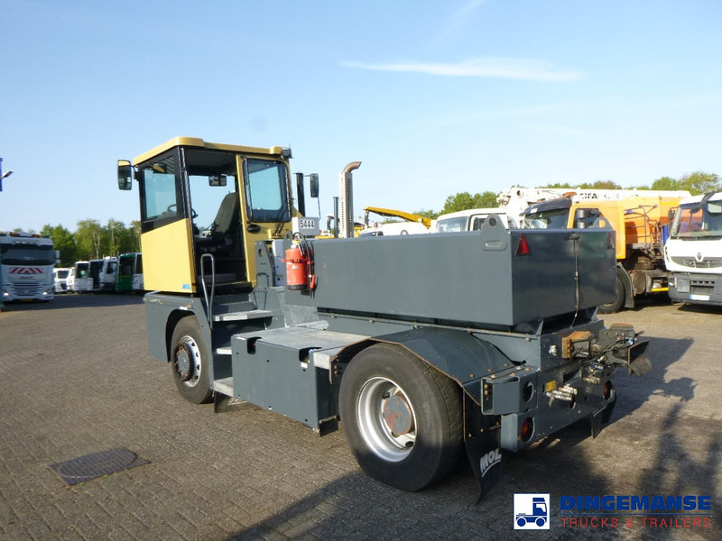 MOL RM 255 4X4 terminal drawbar tractor 150 ton - Tracteur routier: photos 3 MOL RM 255 4X4 terminal drawbar tractor 150 ton - Tracteur routier: photos 3