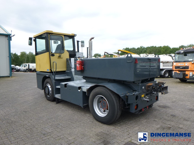 MOL RM 255 4X4 terminal drawbar tractor 150 ton - Tracteur routier: photos 3 MOL RM 255 4X4 terminal drawbar tractor 150 ton - Tracteur routier: photos 3