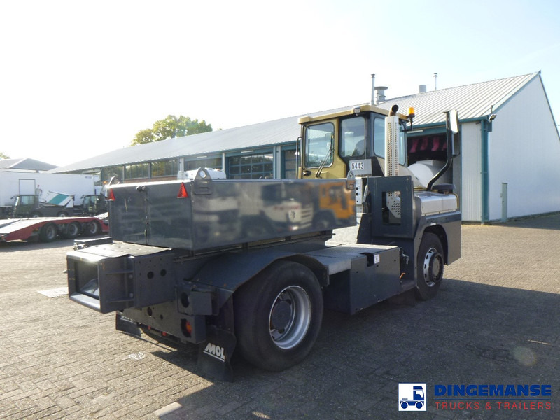 MOL RM 255 4X4 terminal drawbar tractor 150 ton - Tracteur routier: photos 4 MOL RM 255 4X4 terminal drawbar tractor 150 ton - Tracteur routier: photos 4