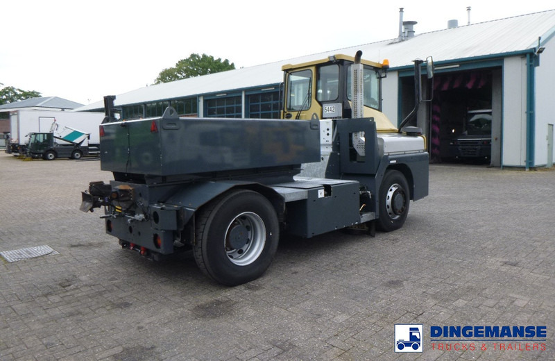 MOL RM 255 4X4 terminal drawbar tractor 150 ton - Tracteur routier: photos 4 MOL RM 255 4X4 terminal drawbar tractor 150 ton - Tracteur routier: photos 4