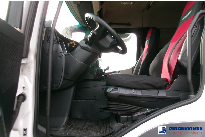 Photo d'intérieur 1: Tracteur routier Mercedes-Benz Actros 1843 4x2 Euro 6 / ADR + PTO
