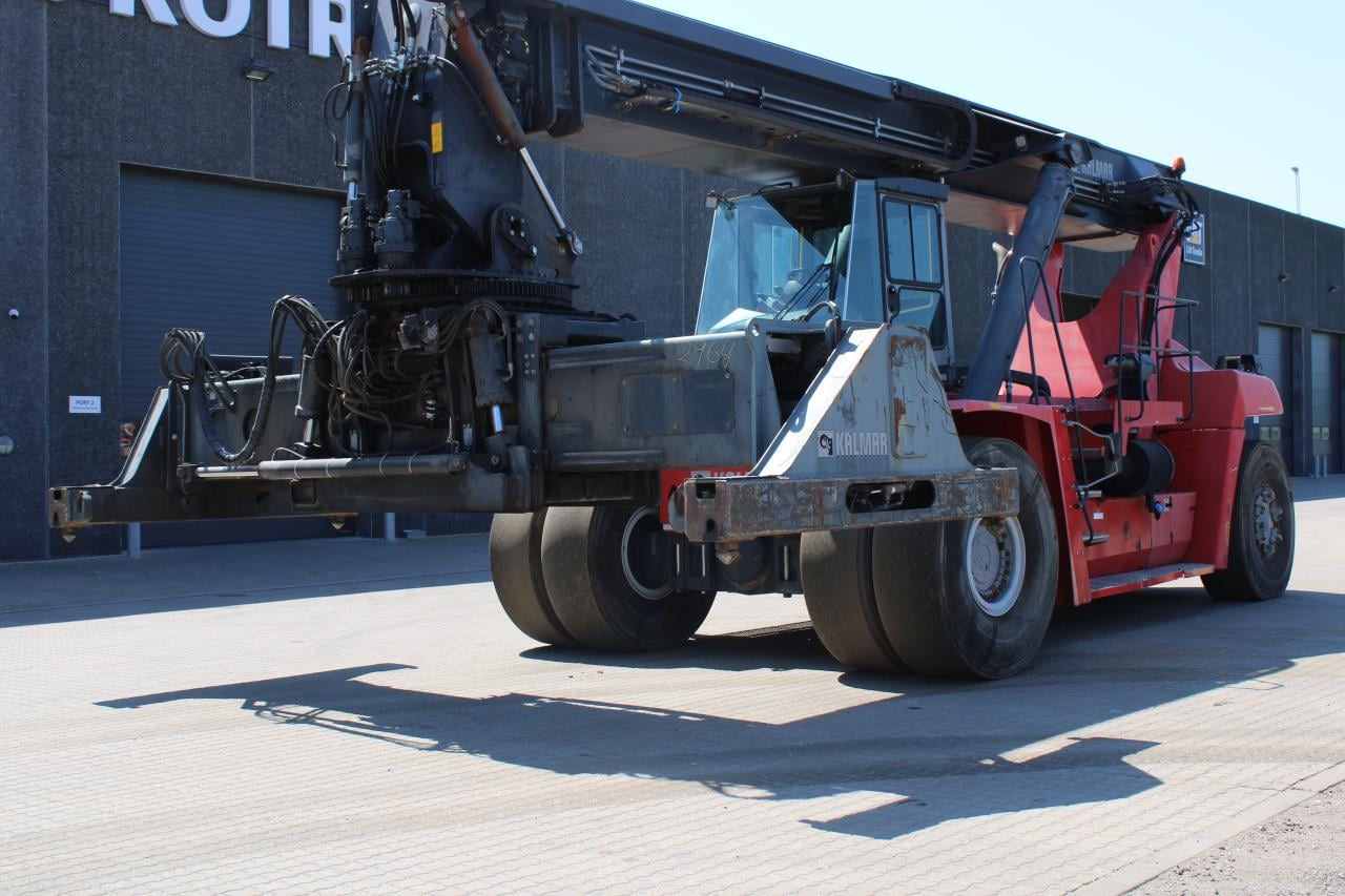 Kalmar DRF450-60S5 - Reach stacker: photos 2 Kalmar DRF450-60S5 - Reach stacker: photos 2