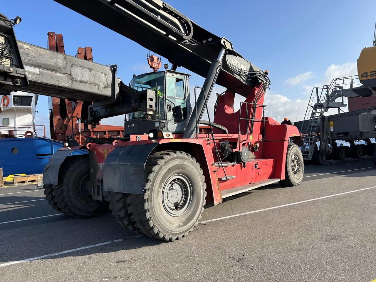 Kalmar DRG450-65S5 - Reach stacker: photos 2 Kalmar DRG450-65S5 - Reach stacker: photos 2