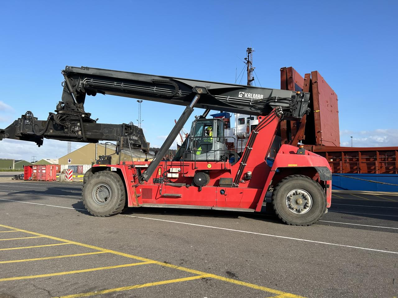 Kalmar DRG450-65S5 - Reach stacker: photos 1 Kalmar DRG450-65S5 - Reach stacker: photos 1