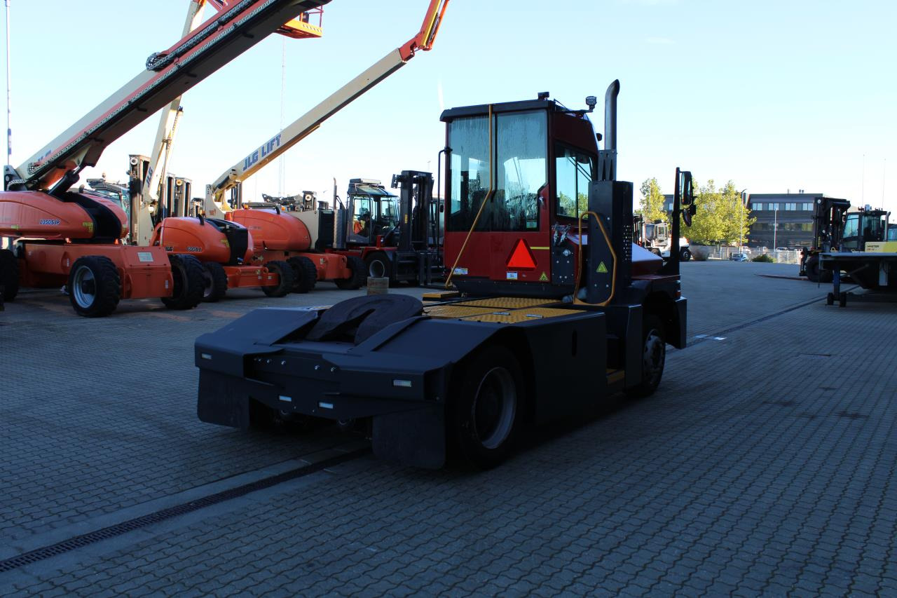 Kalmar T2I 4X2 - Tracteur portuaire: photos 3 Kalmar T2I 4X2 - Tracteur portuaire: photos 3