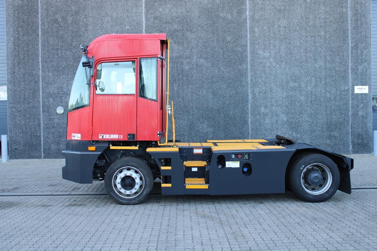 Kalmar T2I 4X2 - Tracteur portuaire: photos 1 Kalmar T2I 4X2 - Tracteur portuaire: photos 1