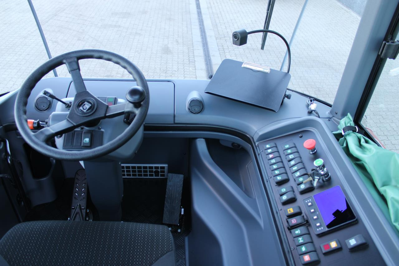 Kalmar TRL618I 4X4 - Tracteur portuaire: photos 4 Kalmar TRL618I 4X4 - Tracteur portuaire: photos 4