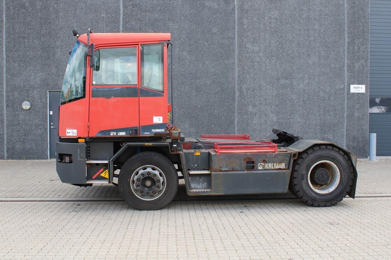 Kalmar TT618I - Tracteur portuaire: photos 1 Kalmar TT618I - Tracteur portuaire: photos 1
