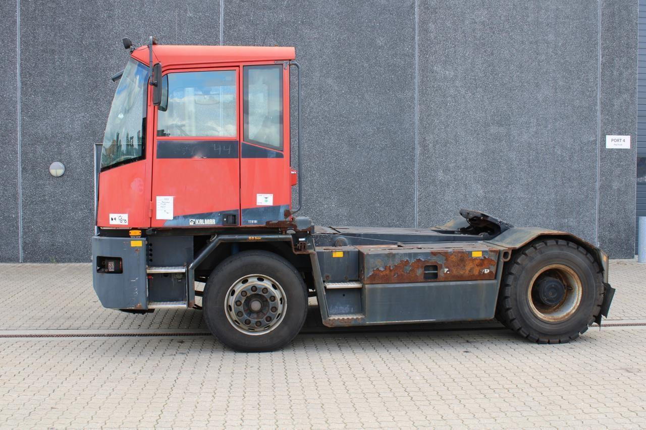 Kalmar TT618I - Tracteur portuaire: photos 1 Kalmar TT618I - Tracteur portuaire: photos 1